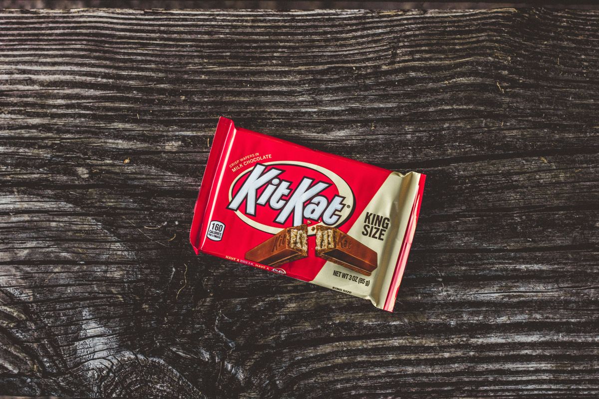 the-chunky-new-kitkat-logo-is-retro-modern-perfection The Chunky New KitKat Logo is Retro Modern Perfection